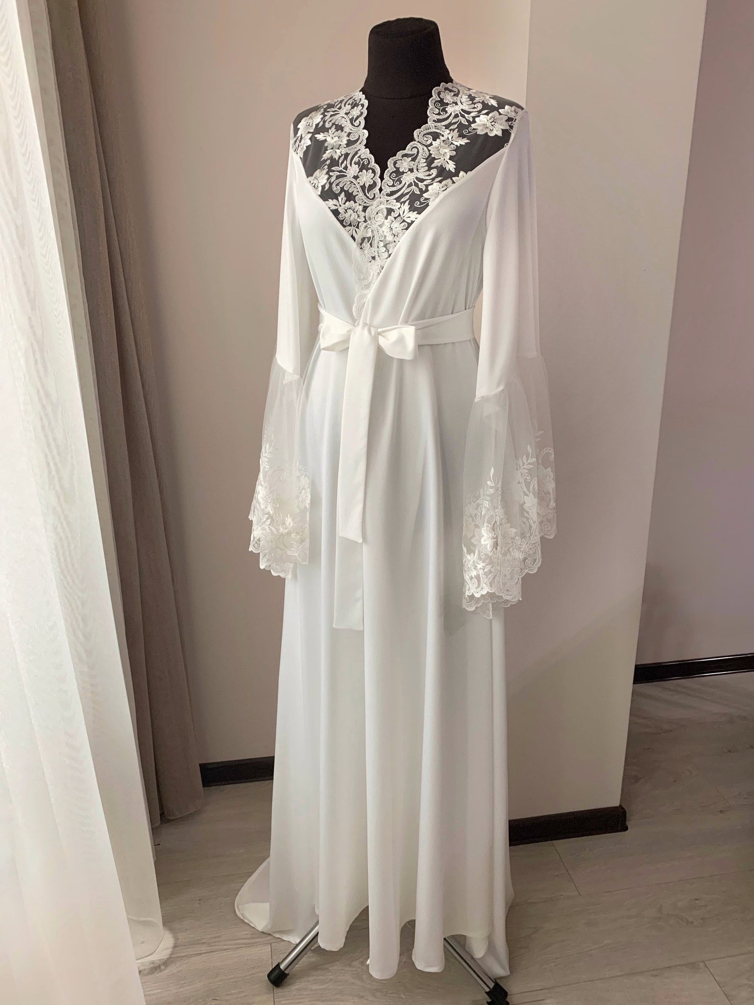 Maxi bridal robe lace with train Ivory ...